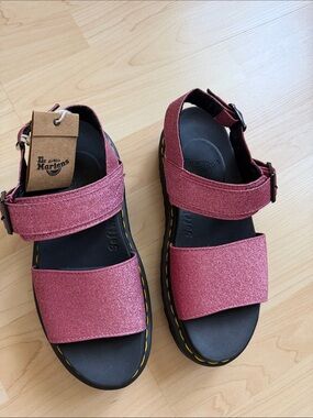 NWT Dr. Martens womens VOSS Fine glitter Pink Strap Sandals, size 7